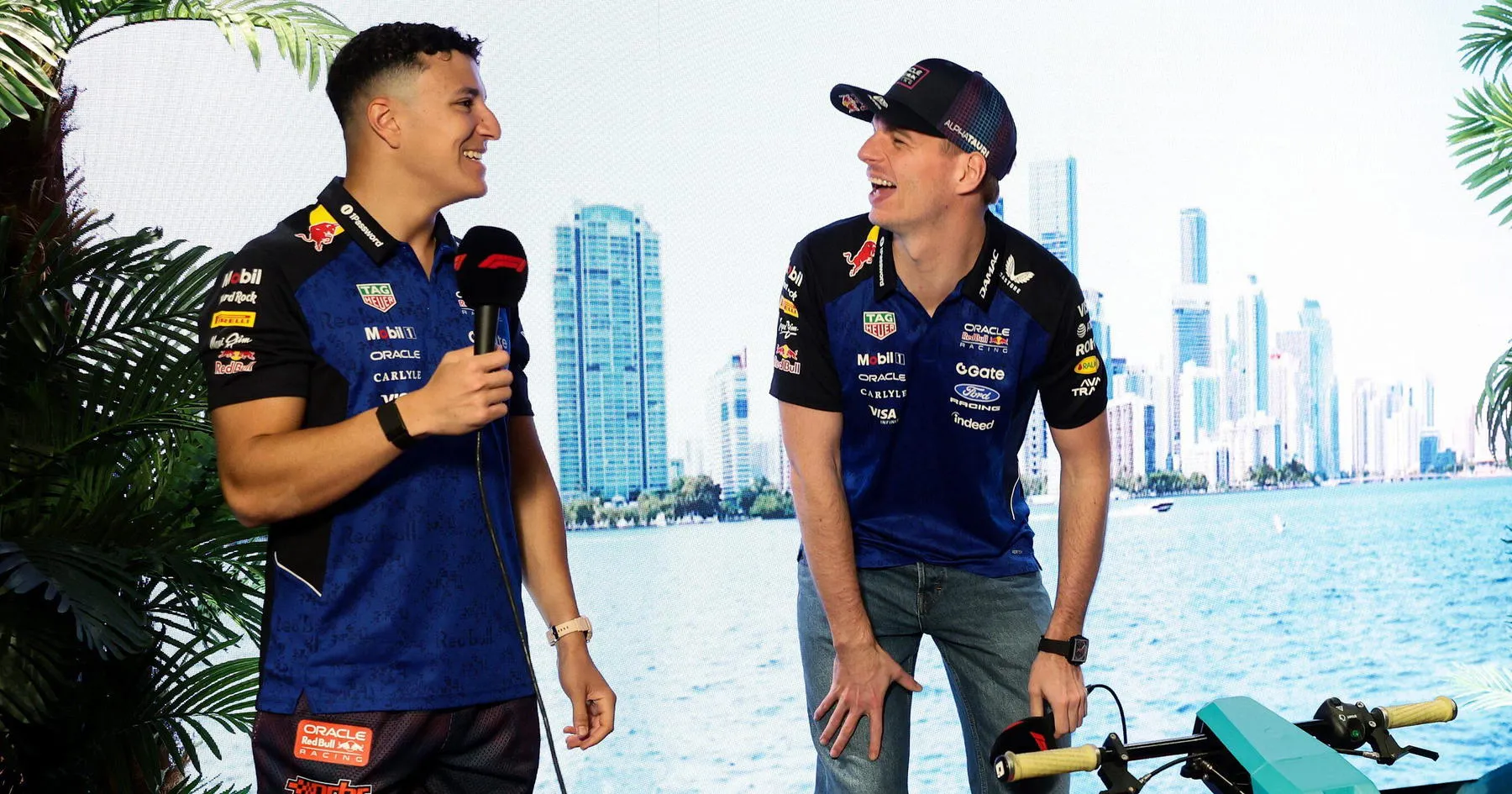 Max Verstappen dan Isack Hadjar Usili Tamu Hotel - sumber: (racingnews365)
