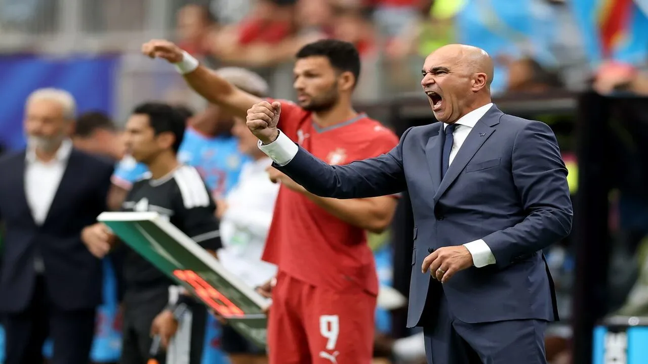 Peter Schmeichel Ragu Portugal Juara di Tangan Roberto Martinez