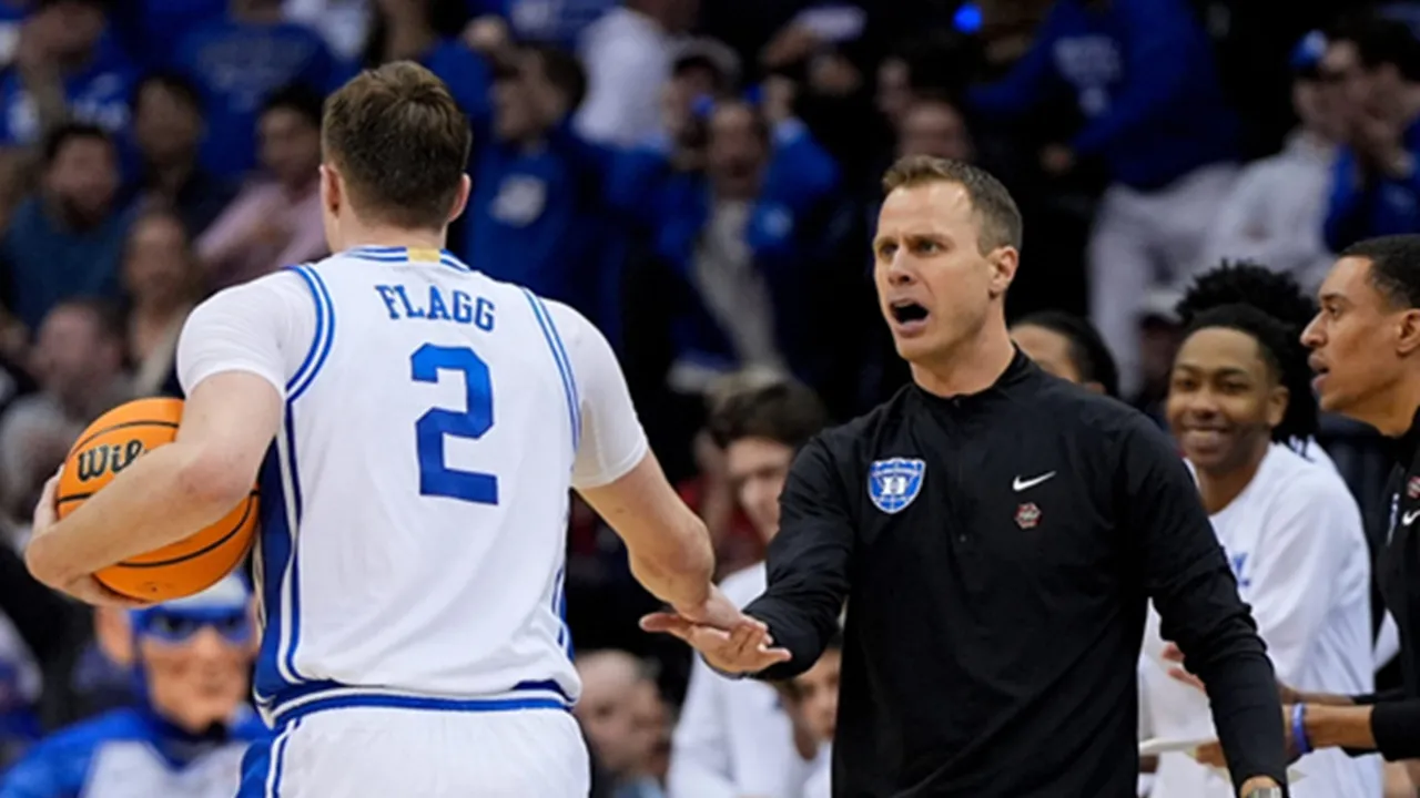 Jon Scheyer Jadi Kandidat Pelatih Cooper Flag di Mavericks