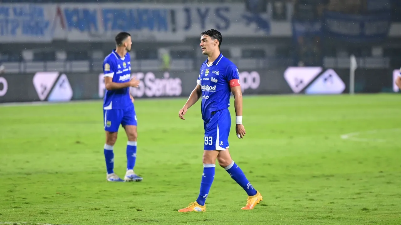 Bek Persib, Federico Barba