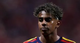 Lamine Yamal Sebut Gaya Bermainnya Berbeda dengan Lionel Messi