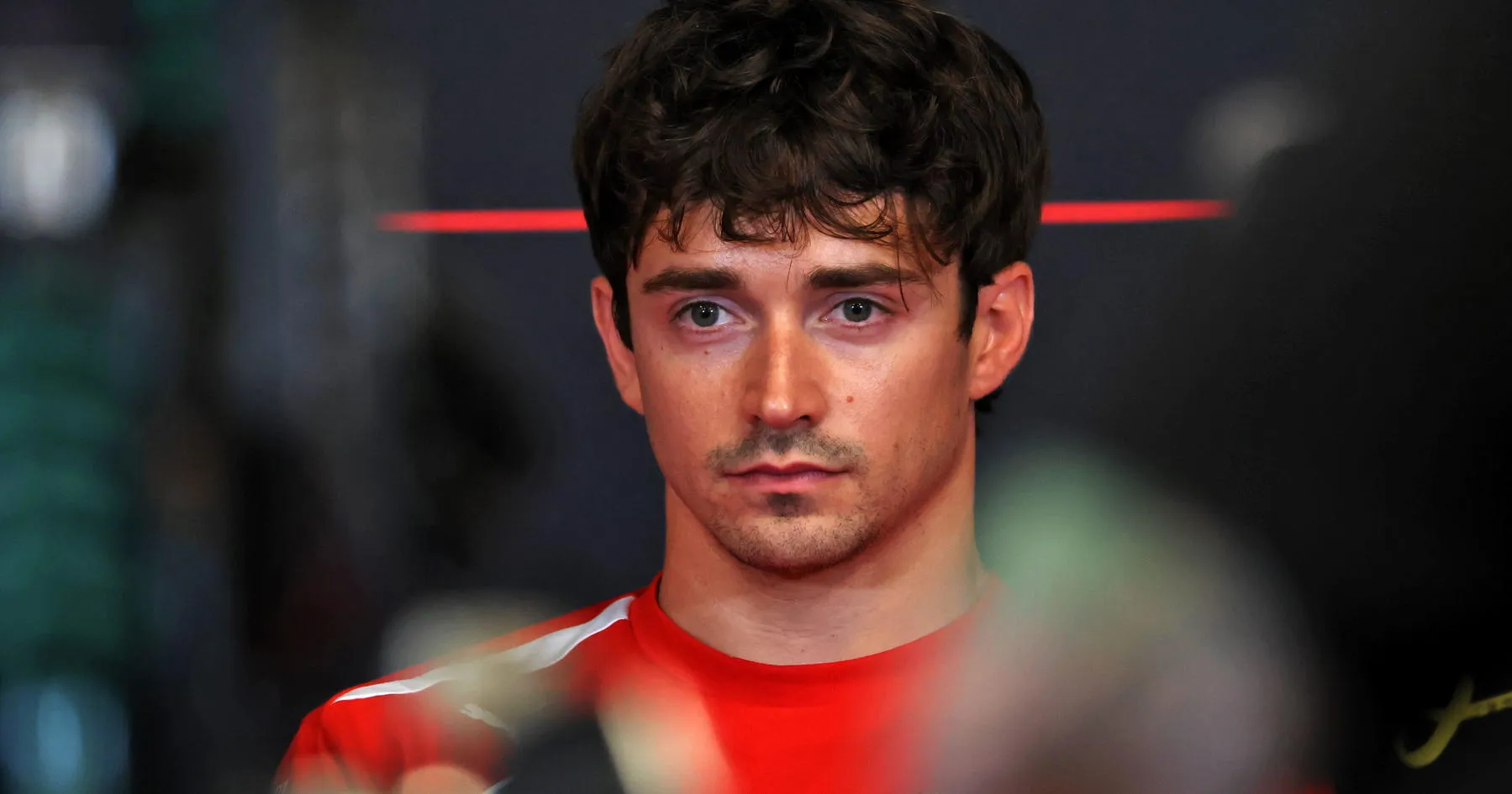 Leclerc Dapat Dukungan Meski Hamilton Jadi Ancaman Baru - sumber: (racingnews365)