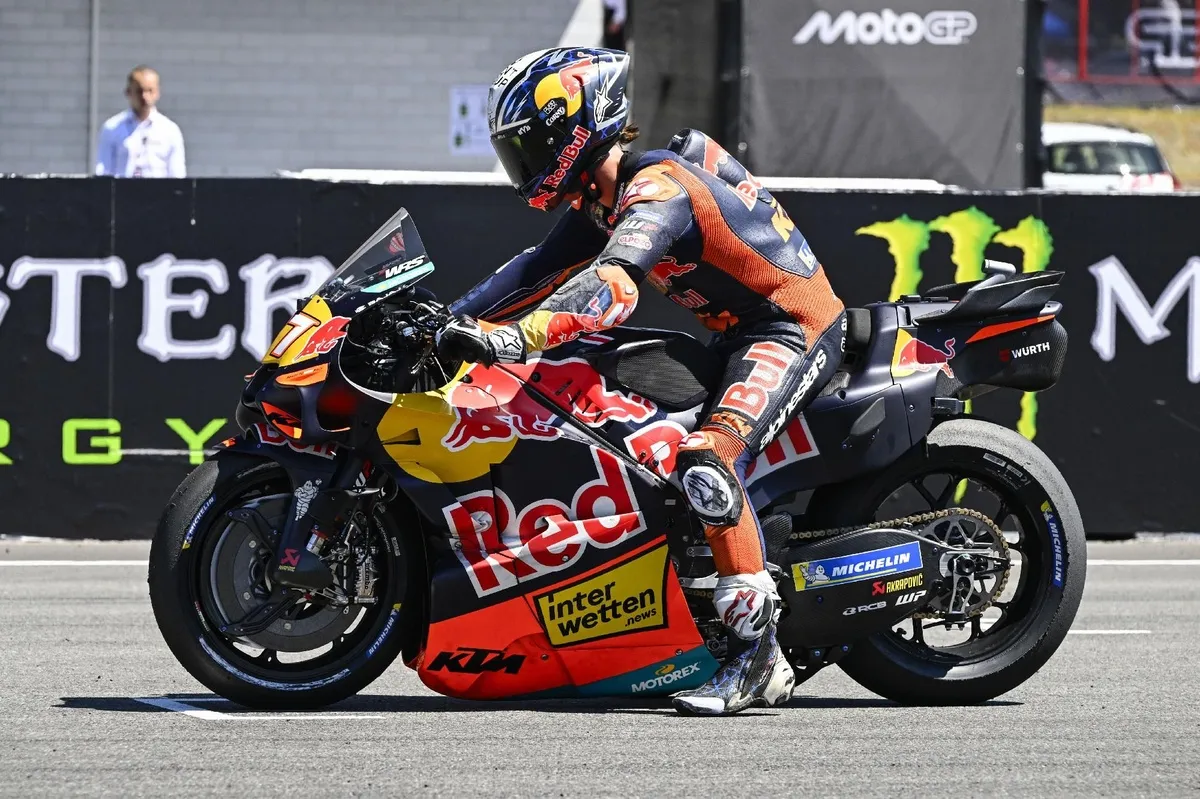 Acosta Desak Larangan Holeshot: “Semua Sekaligus!”