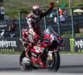 Bagnaia Juara Sprint MotoGP Ceko, Bezzecchi Terjatuh