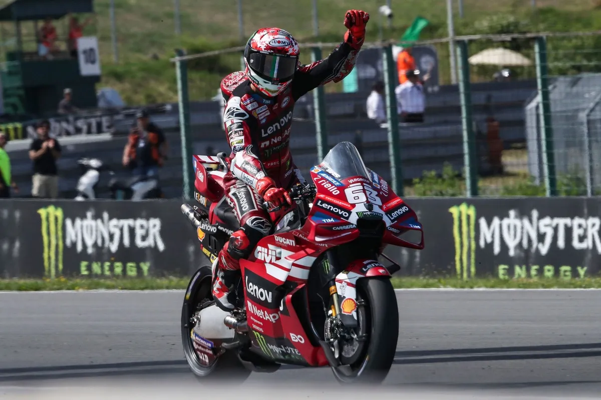 Bagnaia Juara Sprint MotoGP Ceko, Bezzecchi Terjatuh - sumber: (motorsport)