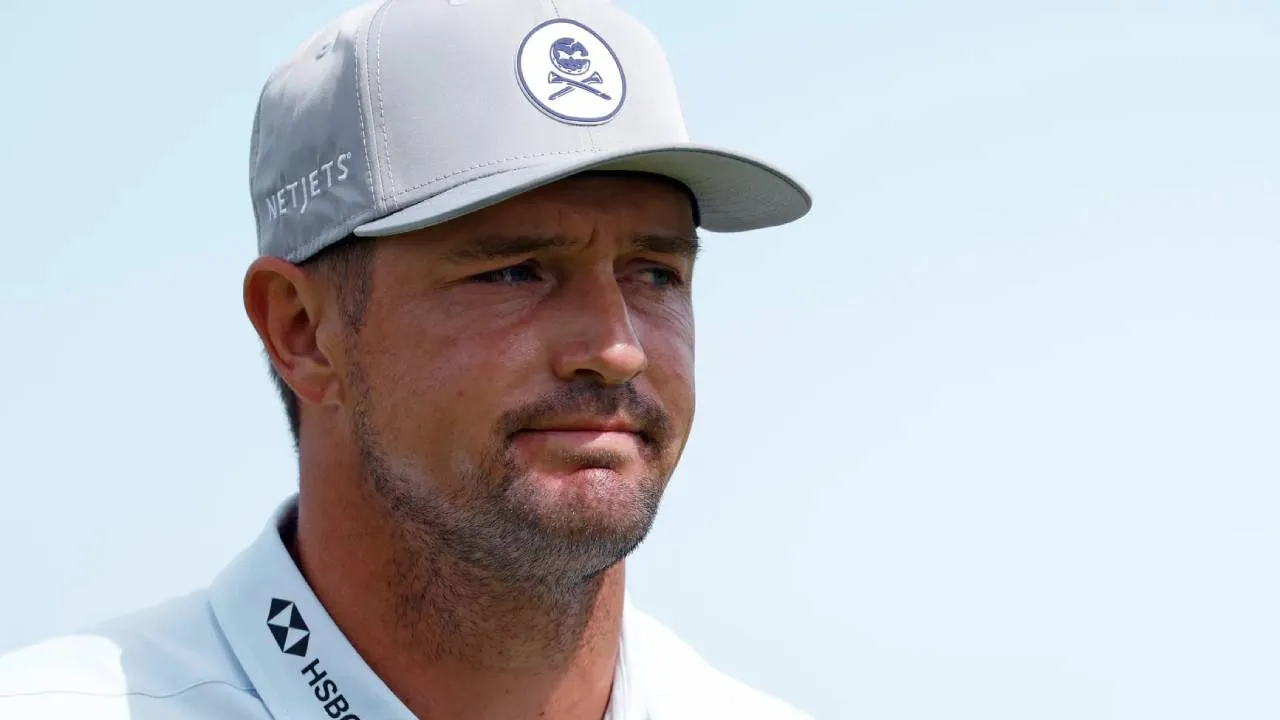 Bryson DeChambeau menutup dua putaran dengan total skor 145 atau lima di atas par, terpaut satu pukulan dari batas cut yang ditetapkan di angka 144. (Foto: Golf Digest)