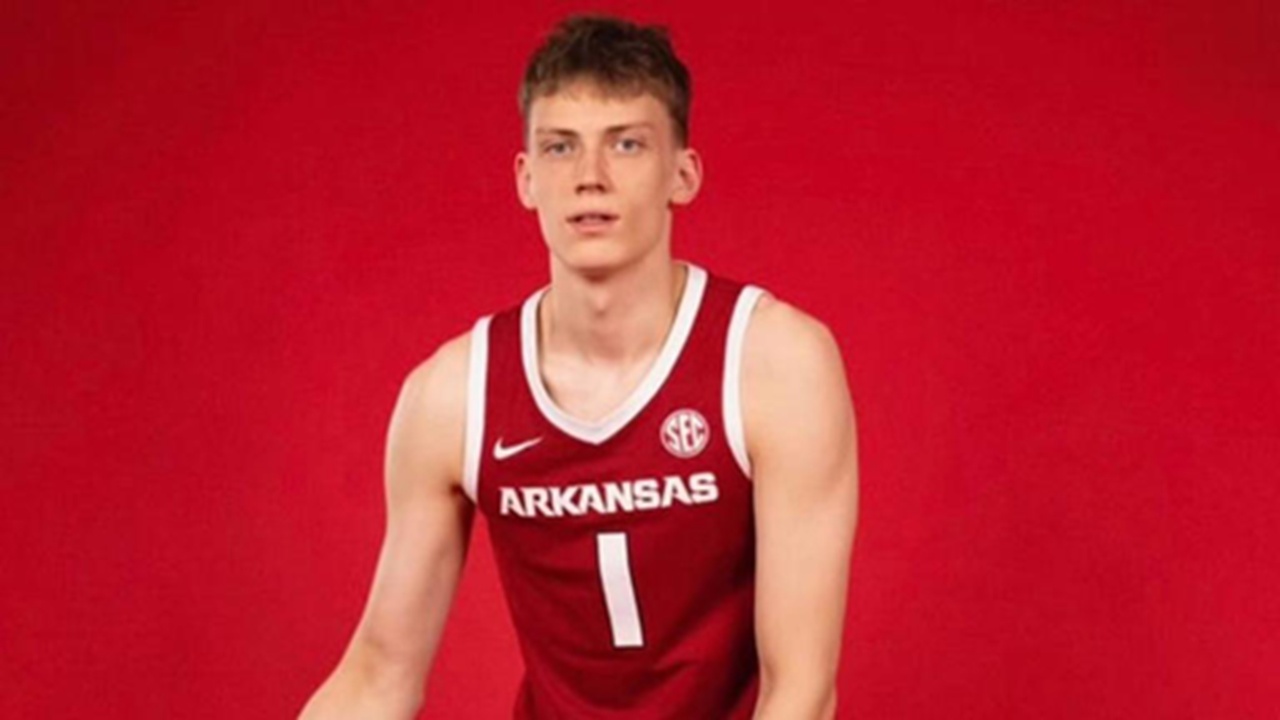 Ilia Frolov Umumkan Akan Bergabung dengan Arkansas Razorbacks