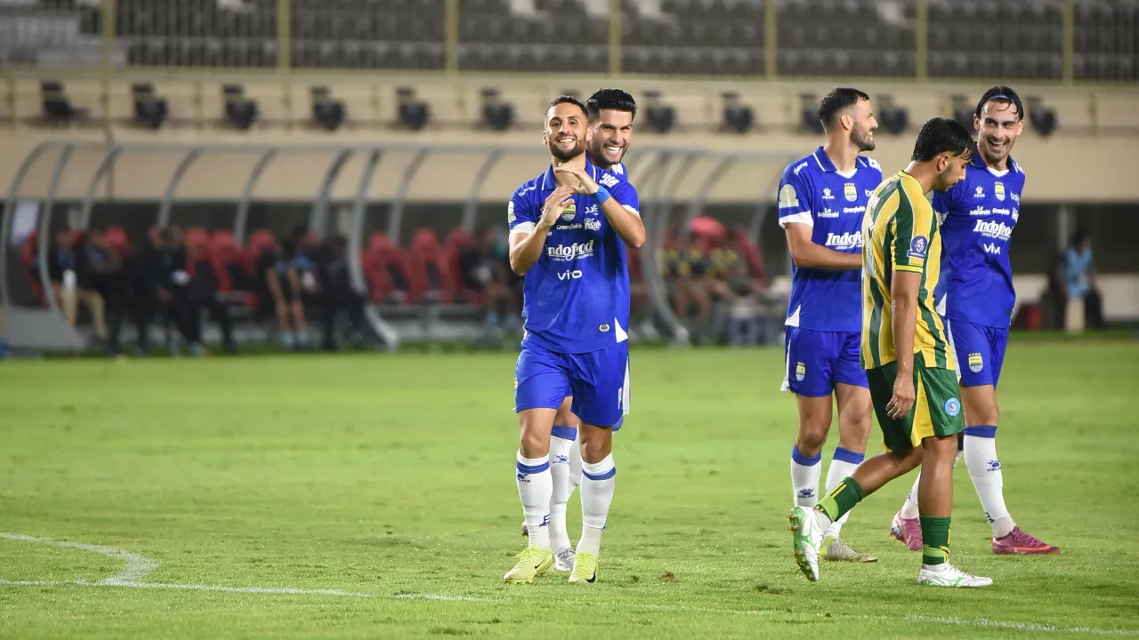 Gelandang Persib, Luciano Guaycochea