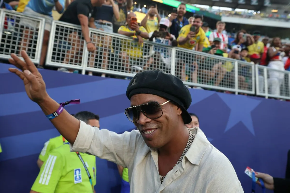 Ronaldinho Resmi Gabung Klub Serie C Italia: Langkah Tak Terduga - sumber: (footballitalia)