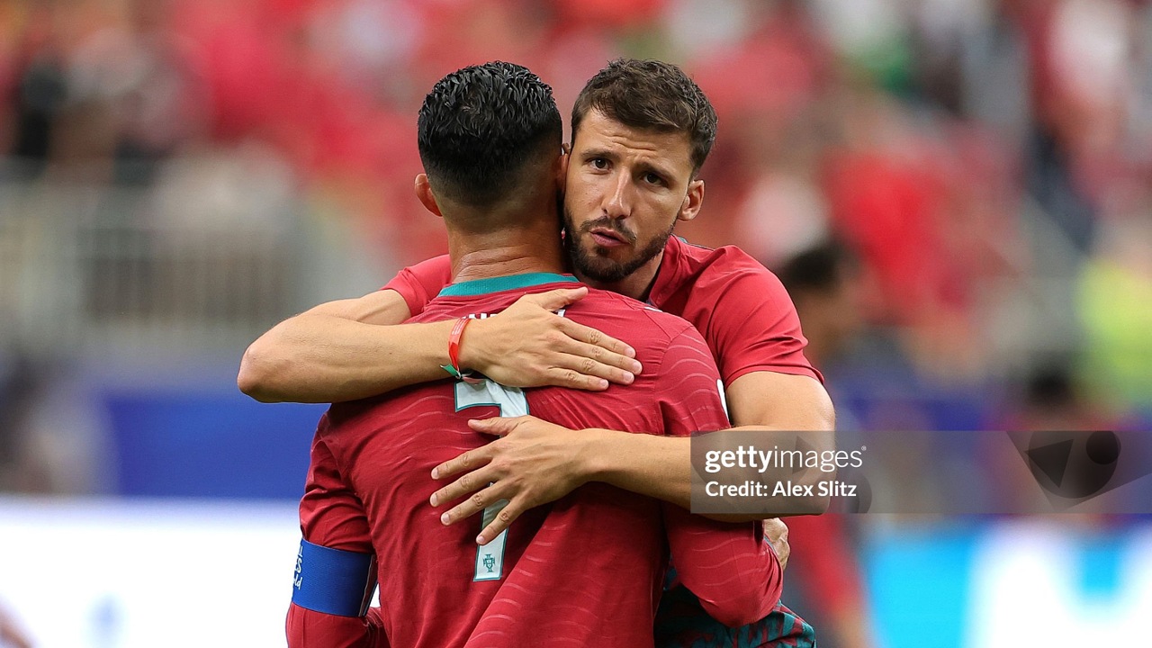 Ruben Dias Bela Cristiano Ronaldo dari Kritik Usai Hasil Imbang Portugal