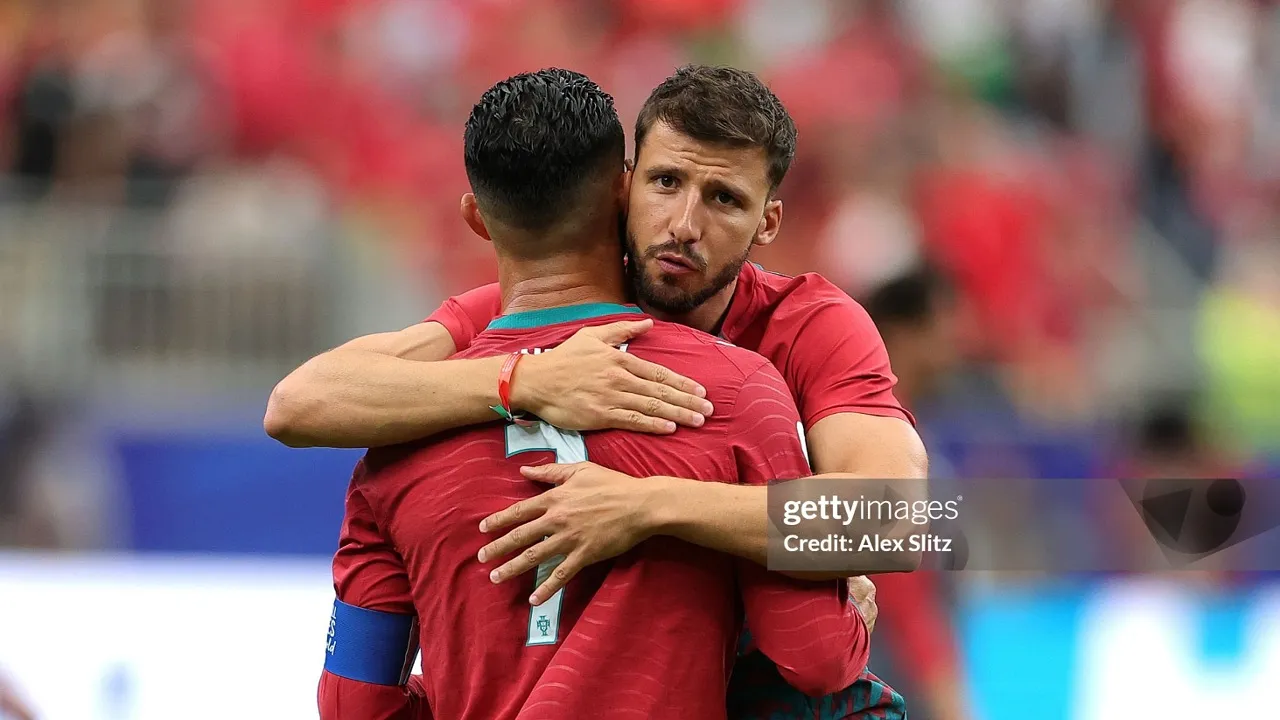 Ruben Dias Bela Cristiano Ronaldo dari Kritik Usai Hasil Imbang Portugal