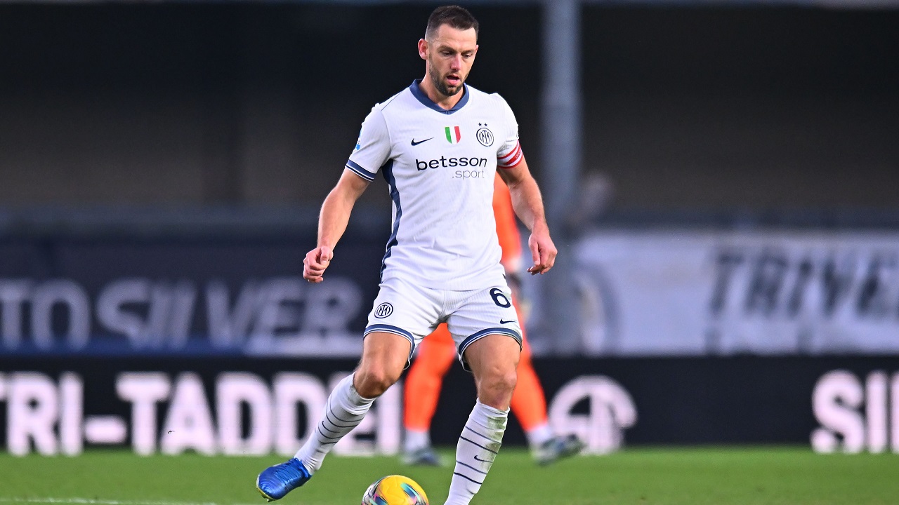 Sambut Kedatangan Stefan de Vrij, Panathinaikos Siapkan Kontrak 2 Tahun