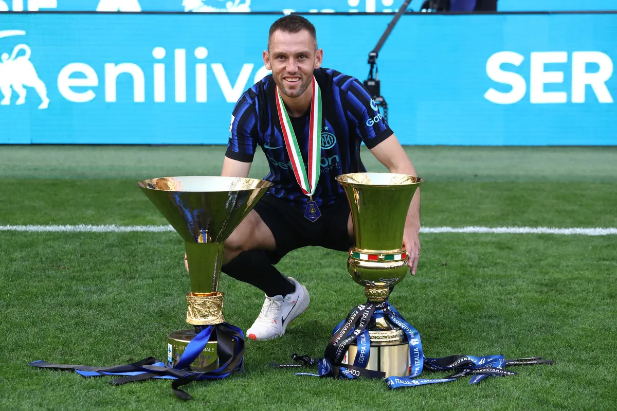 Stefan de Vrij Putuskan Masa Depannya di Inter Jelang Tenggat Kontrak - sumber: (footballitalia)