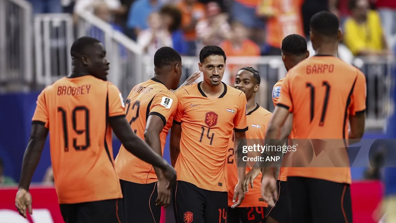Belanda pesta gol atas Swedia untuk merebut puncak Grup F