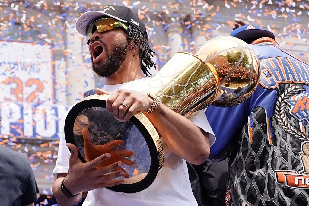 Brunson Koleksi Tujuh Trofi, Termasuk Larry O’Brien