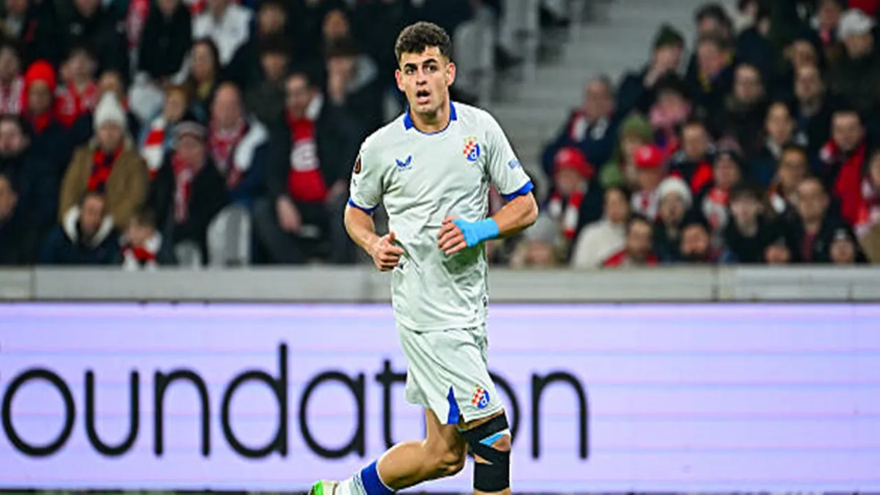 Defender incaran Lazio