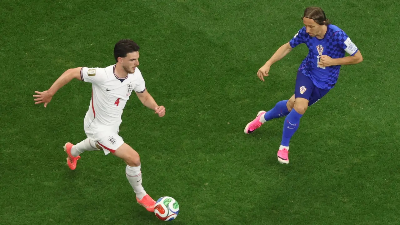 Carragher Ingin Declan Rice Paksakan Diri Bela Inggris Hadapi Ghana