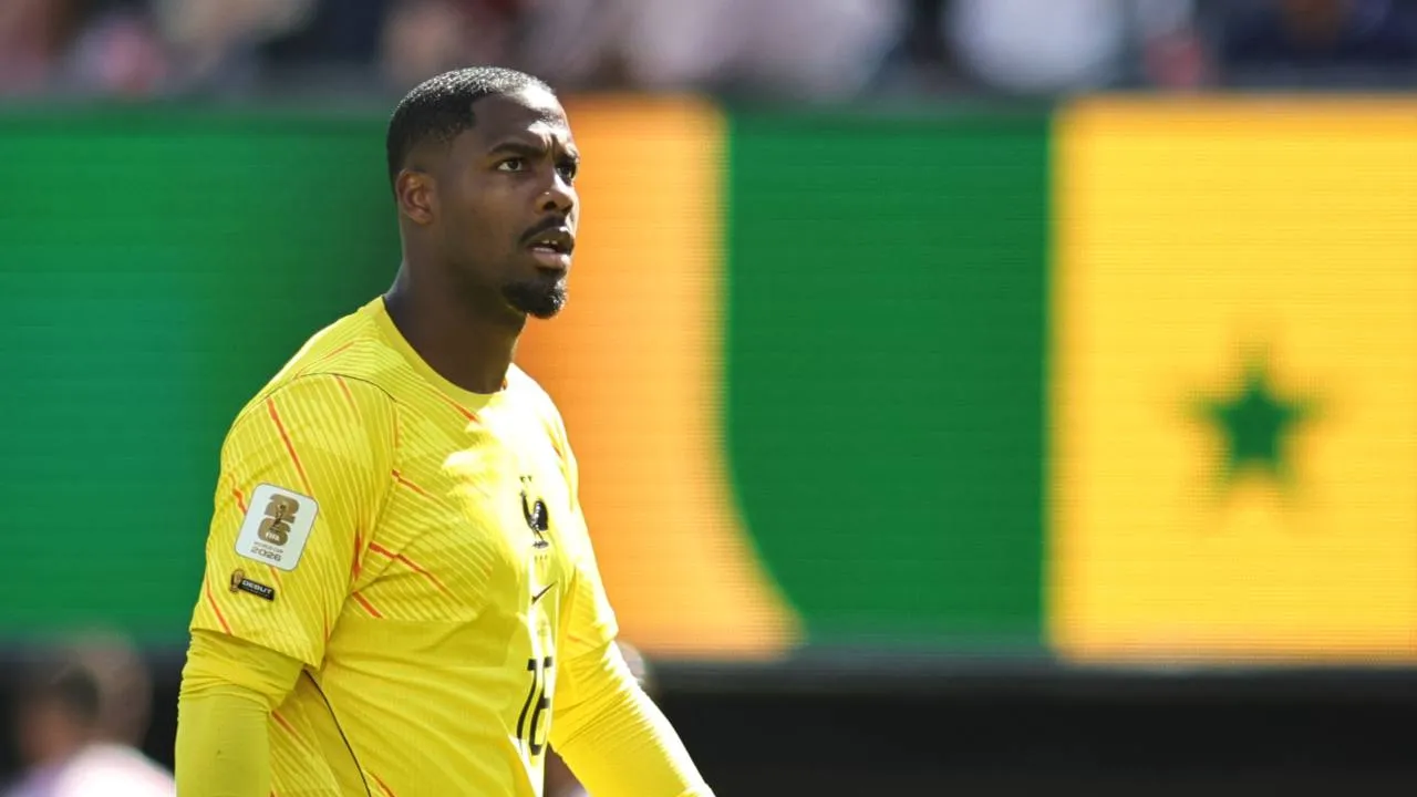 Chelsea Aktif Hubungi Agen Mike Maignan, AC Milan Hadapi Ancaman Baru