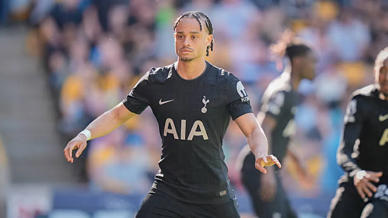Dapat Peran Bebas dari Roberto De Zerbi, Xavi Simons Siap Naik Level