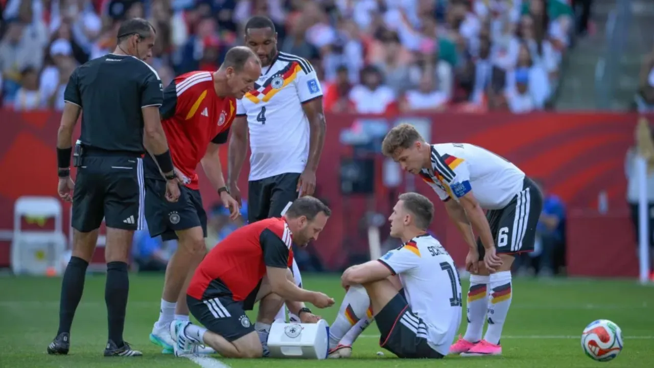 Dipastikan Cedera Ligamen, Schlotterbeck Akhiri Piala Dunia 2026 Lebih Cepat