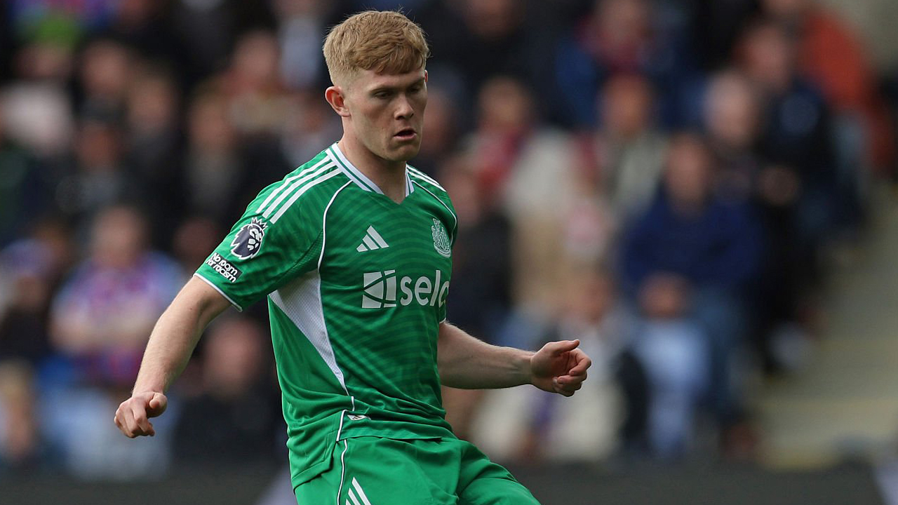 Harapan Manchester United Rekrut Lewis Hall Kian Menipis, Ini Penyebabnya