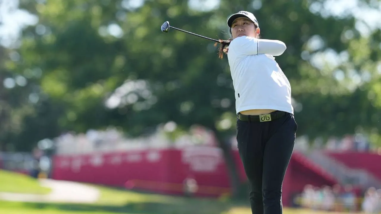 Jing Yan mengoleksi total 14-under 202 dan tetap unggul satu pukulan menjelang putaran final. (Foto: Golf Digest)