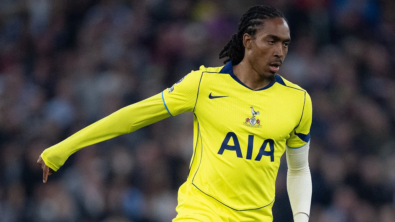 Juventus Masih Pertimbangkan Rekrut Djed Spence dari Tottenham