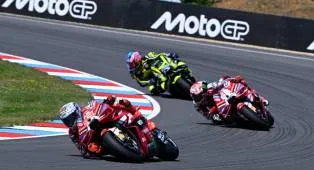 Marquez Kuasai GP Ceko, Bezzecchi dan Martin Tertinggal