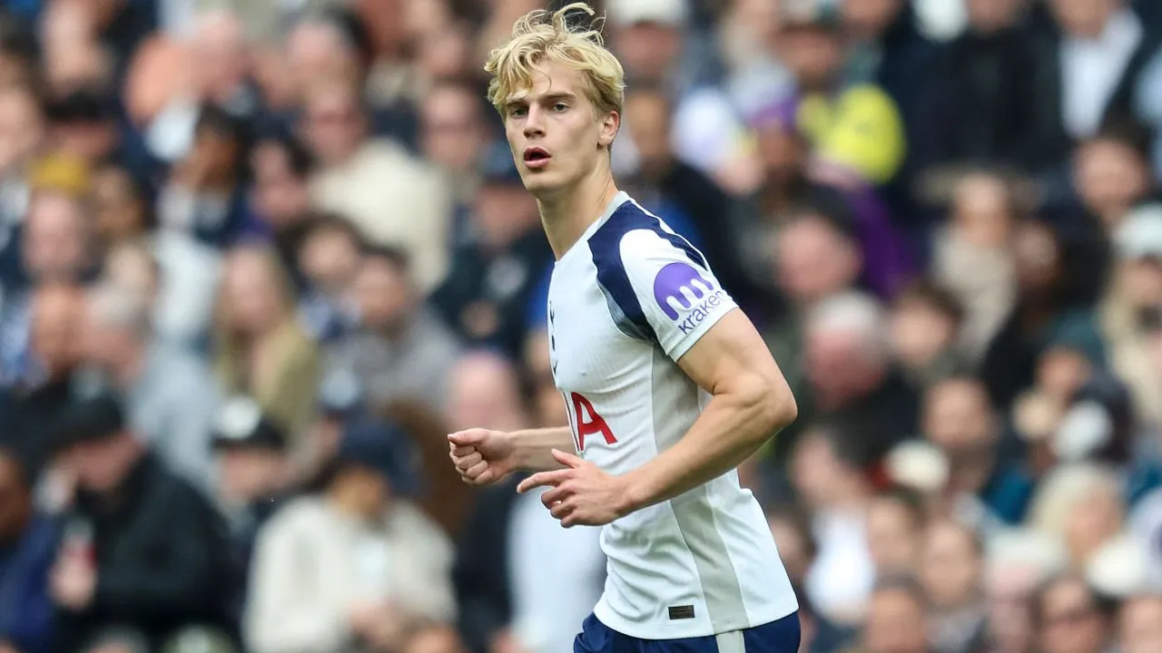 Tak Tahan Jadi Cadangan, Lucas Bergvall Minta Hengkang dari Tottenham