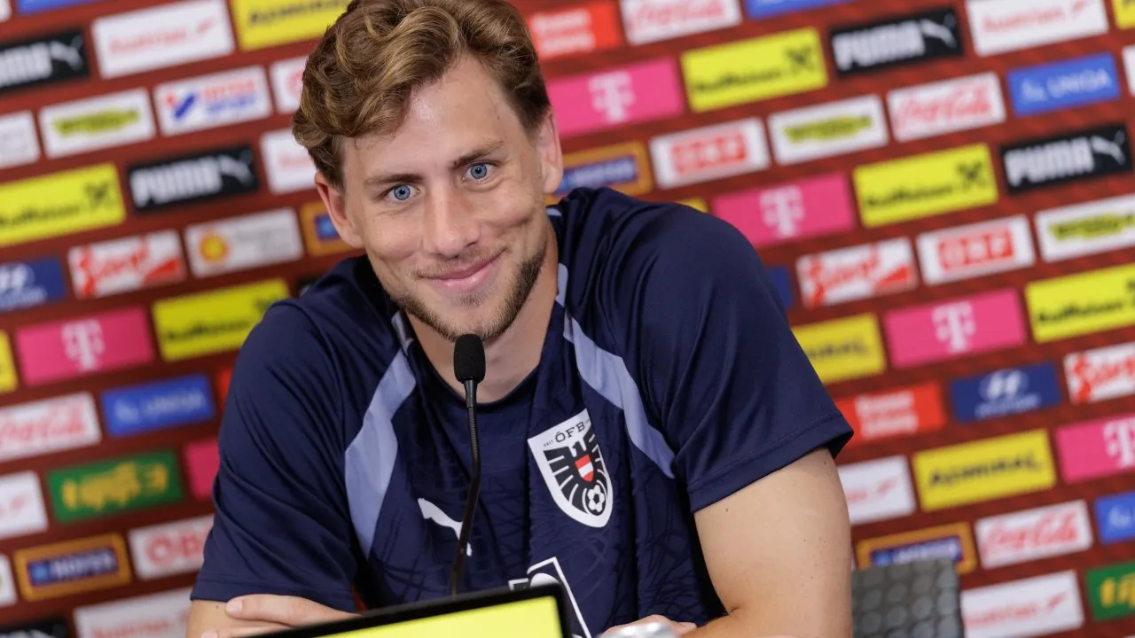 Tinggalkan Venezia, Michael Svoboda Resmi Menuju Brighton & Hove Albion