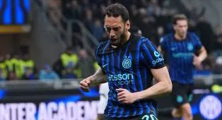 Turki Tersingkir, Hakan Calhanoglu Kembali Lebih Awal ke Appiano Gentile