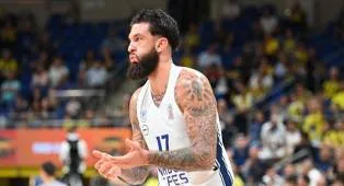 Vincent Poirier Mengakhiri Masa Bakti dengan Anadolu Efes