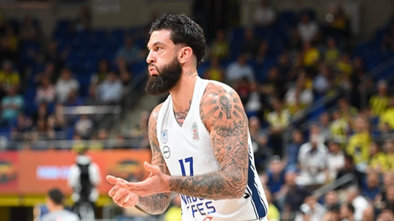 Vincent Poirier Mengakhiri Masa Bakti dengan Anadolu Efes