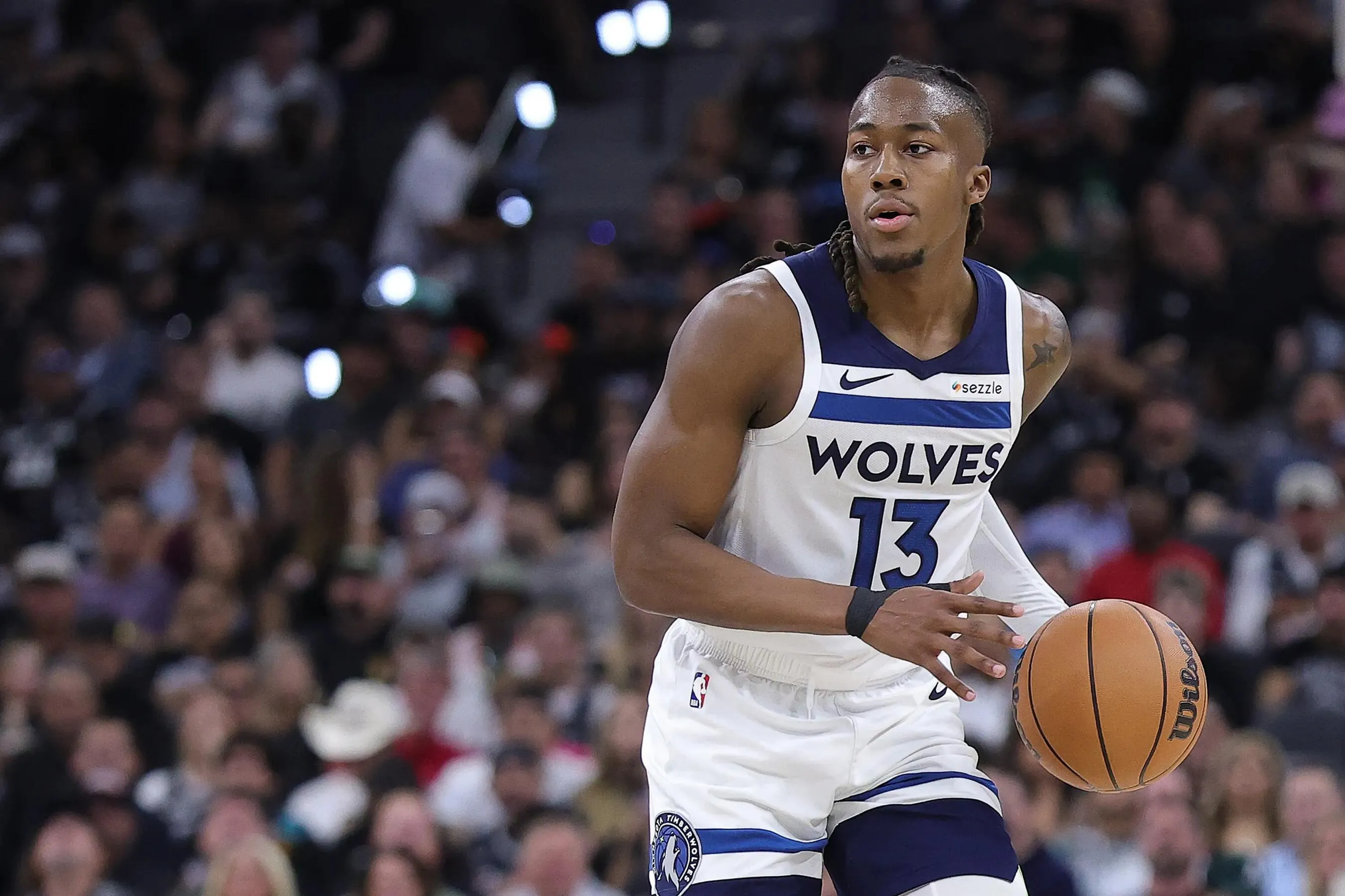 Ayo Dosunmu Sepakati Kontrak Lima Tahun dengan Timberwolves - sumber: (mainbasket)