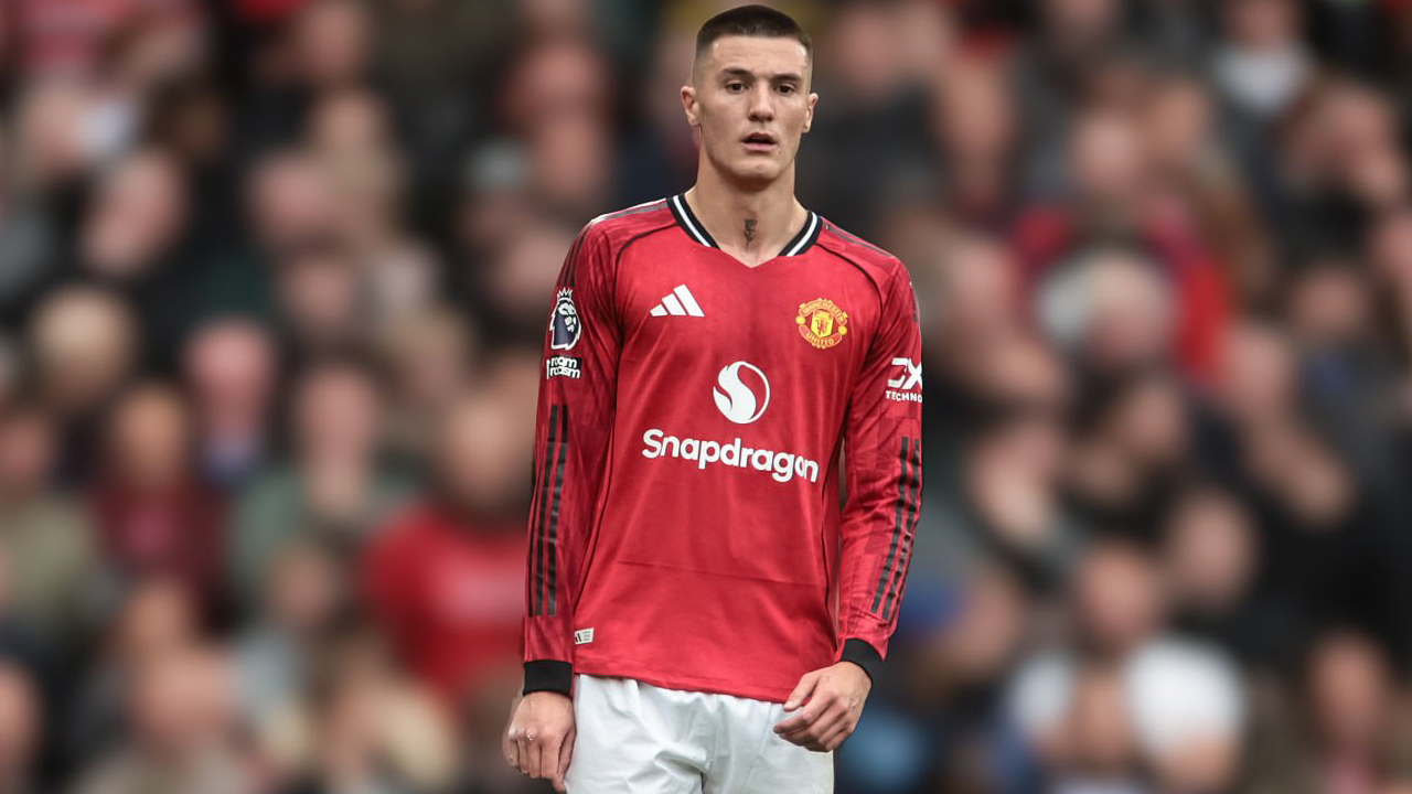 Barcelona Gigit Jari, MU Tolak Lepas Benjamin Sesko