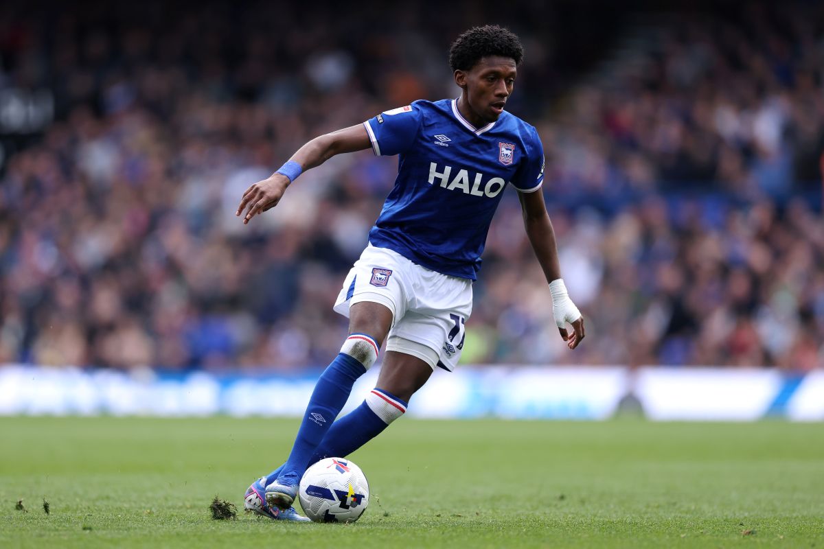 Bologna Incar Winger Ipswich, Philogene, di Bursa Transfer