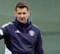 Bukan Sekadar Kiper Cadangan, Ini Alasan MU Pertahankan Tom Heaton
