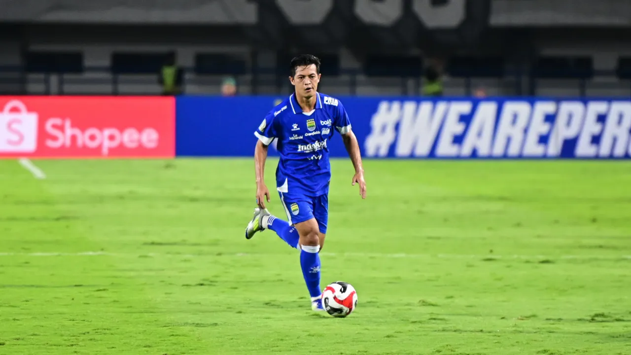 Bek kiri Persib, Alfeandra Dewangga