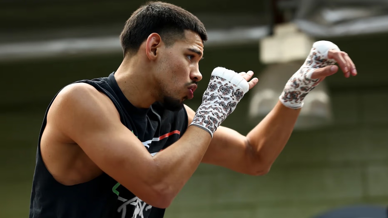 Diego Pacheco Sesumbar Bisa Kalahkan Canelo Alvarez