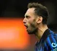 Istri Hakan Calhanoglu Geram Suaminya Panen Hujatan dari Netizen
