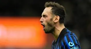 Istri Hakan Calhanoglu Geram Suaminya Panen Hujatan dari Netizen