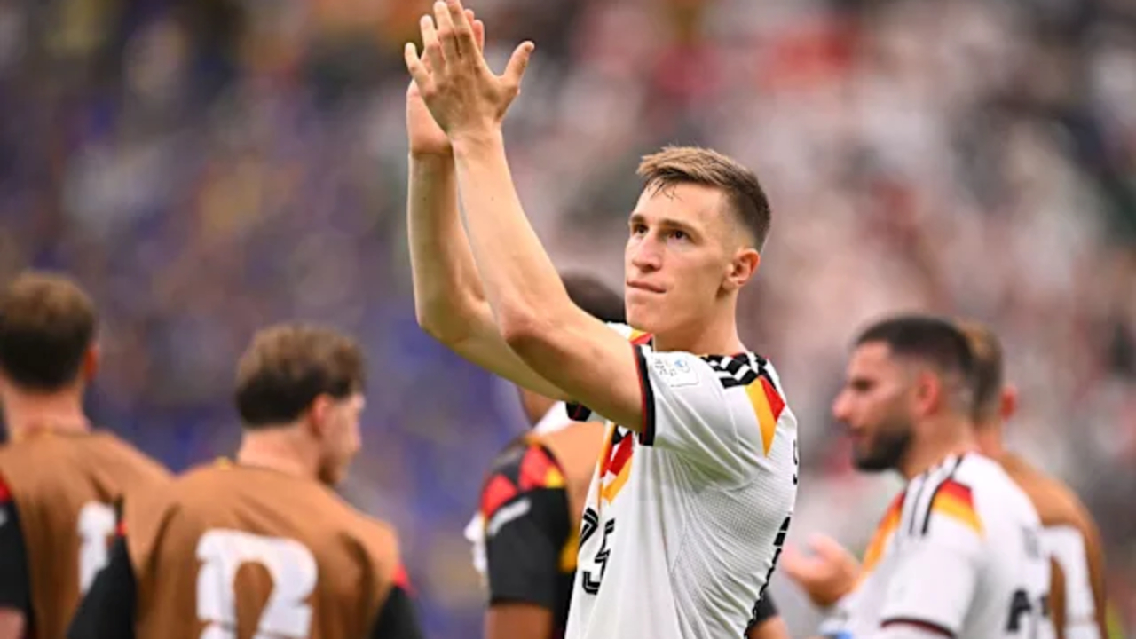 Lars Ricken Turut Sedih Atas Cedera yang Dialami Nico Schlotterbeck