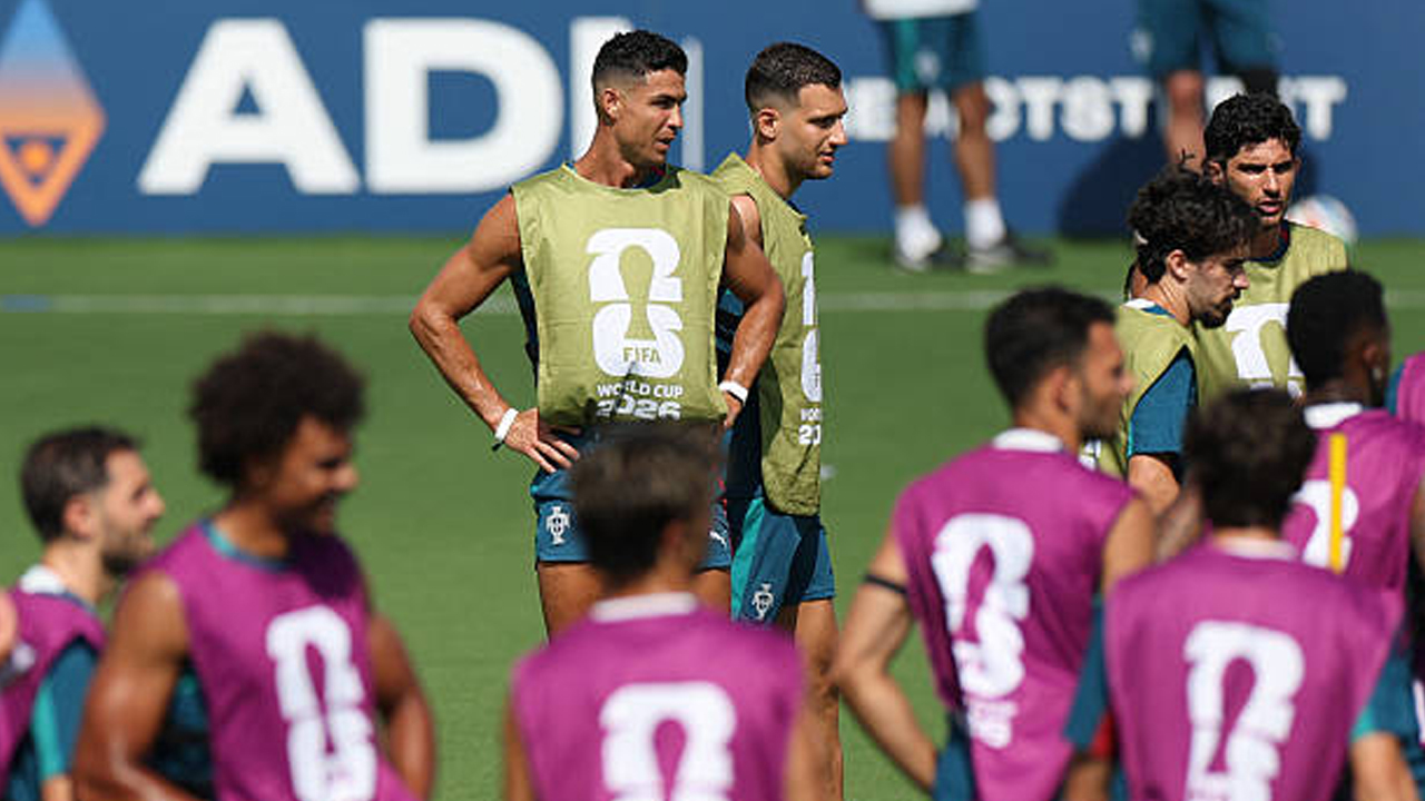 Minta Publik Portugal Tetap Tenang, Diogo Dalot Bela Cristiano Ronaldo
