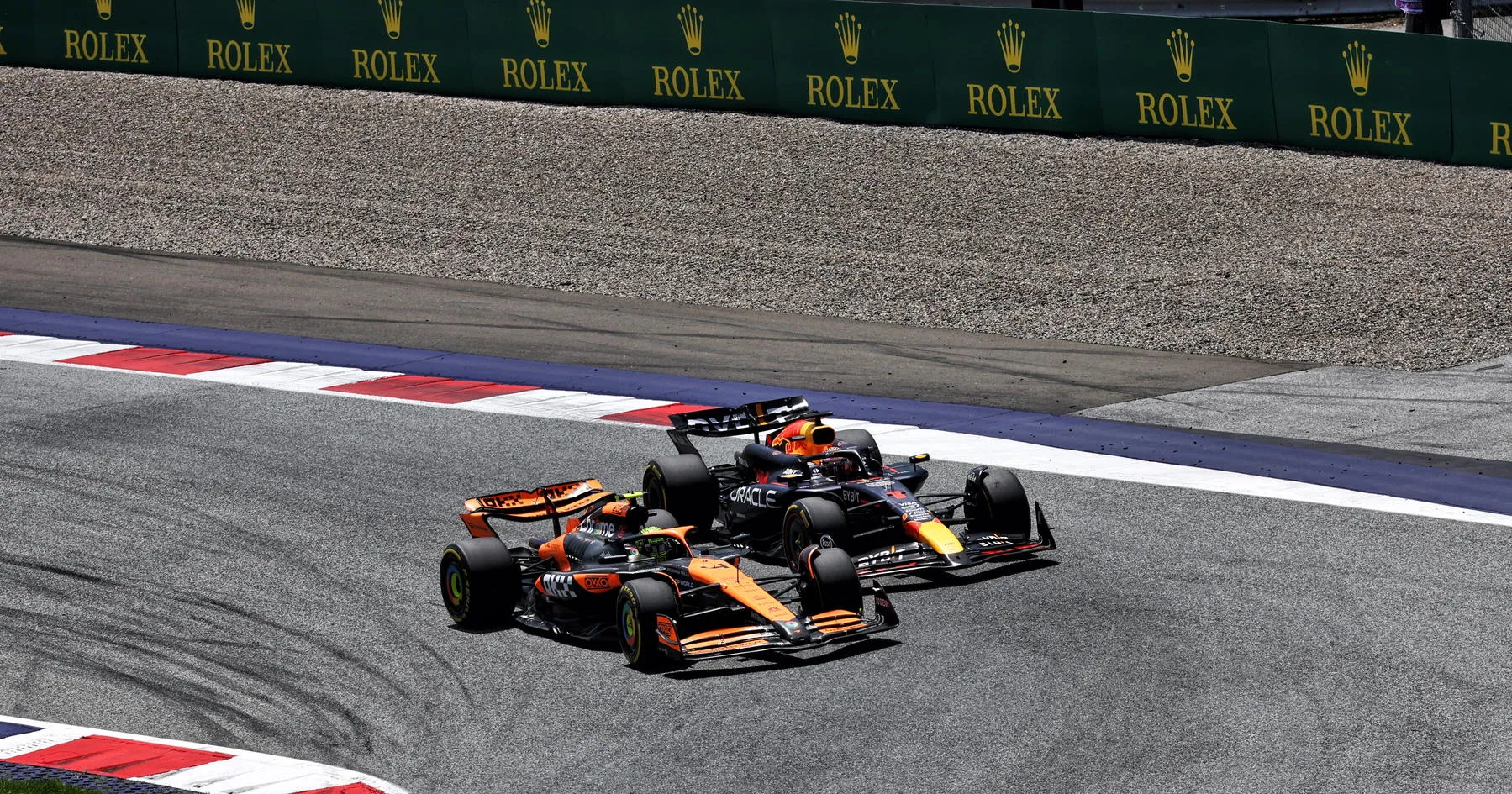 Perseteruan Verstappen-Norris Panaskan Persaingan F1 2024 - sumber: (racingnews365)