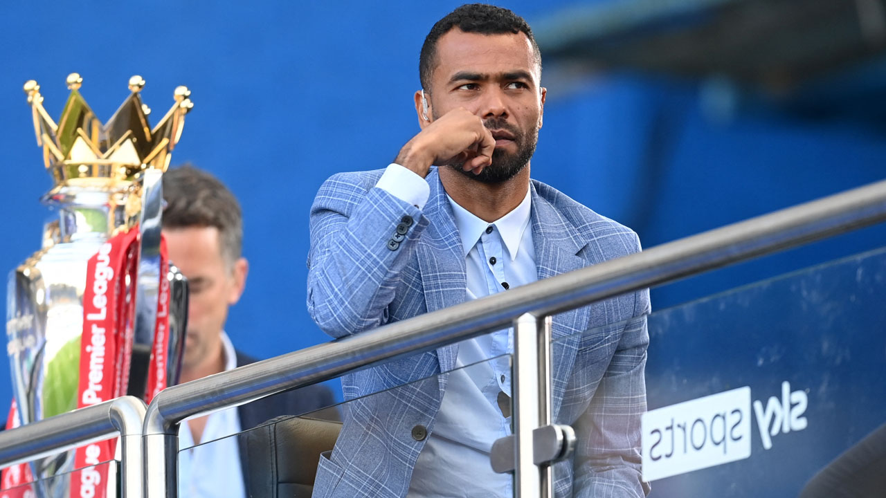 Ashley Cole Resmi Tinggalkan Cesena, Digantikan Alessandro Diamanti