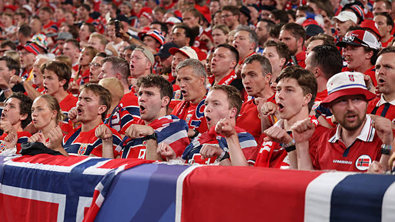Disebut Ide Bodoh, Suporter Norwegia Ini Menolak Ikut Gerakan Viking