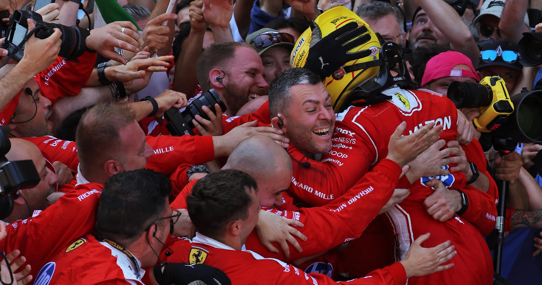 Hamilton Sebut Keluarga dan Fans sebagai ‘Penyelamat’ di Ferrari