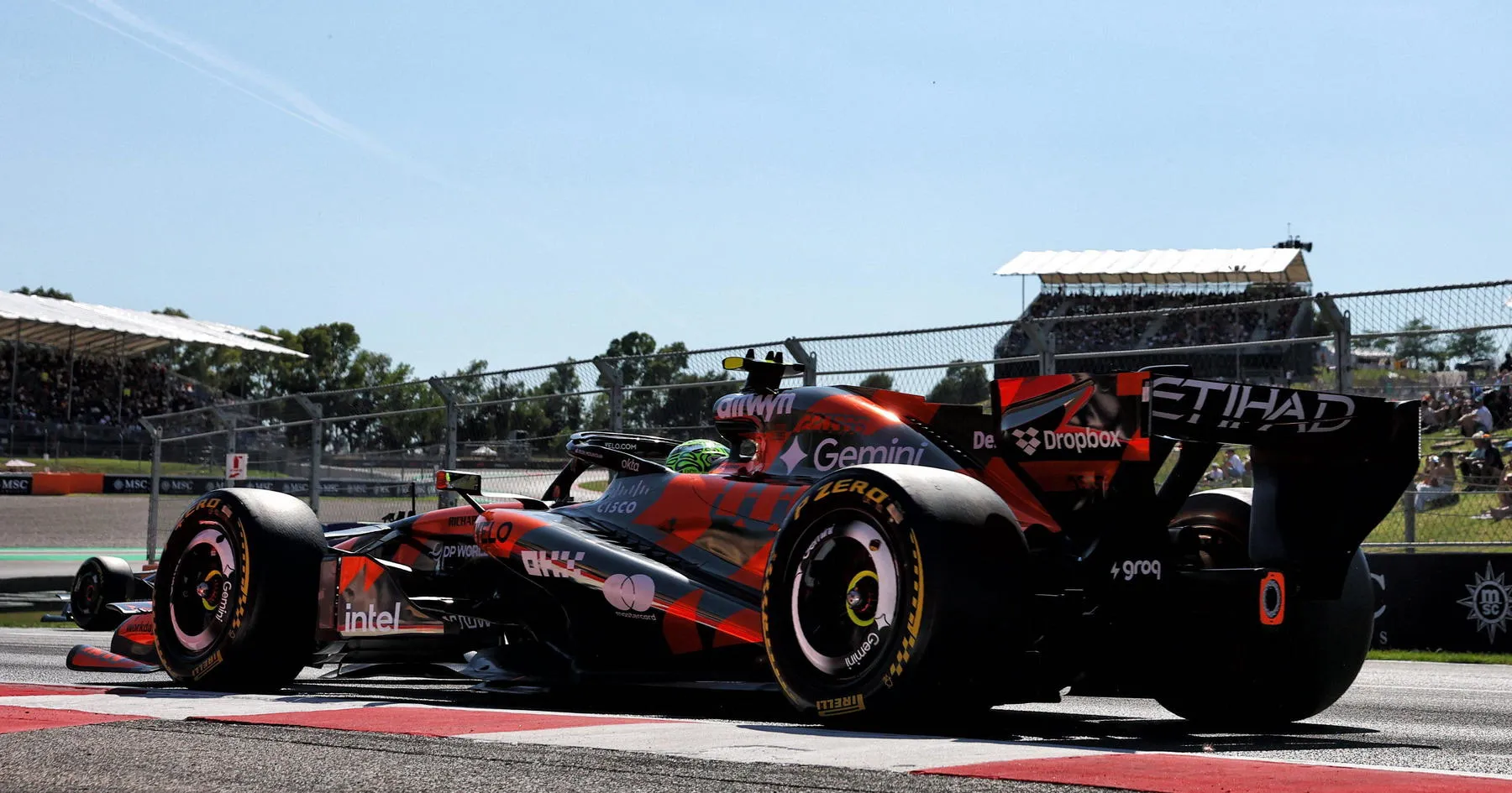 McLaren Perkenalkan Sayap Baru di GP Austria - sumber: (racingnews365)