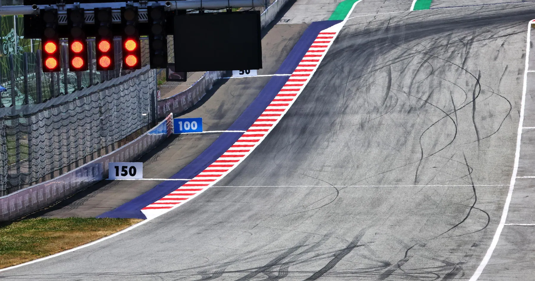 Pembalap F1 Hadapi Cuaca Ekstrem di GP Austria - sumber: (racingnews365)