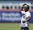 Balotelli Unjuk Gaya Lempar Bola di Pertandingan New York Mets